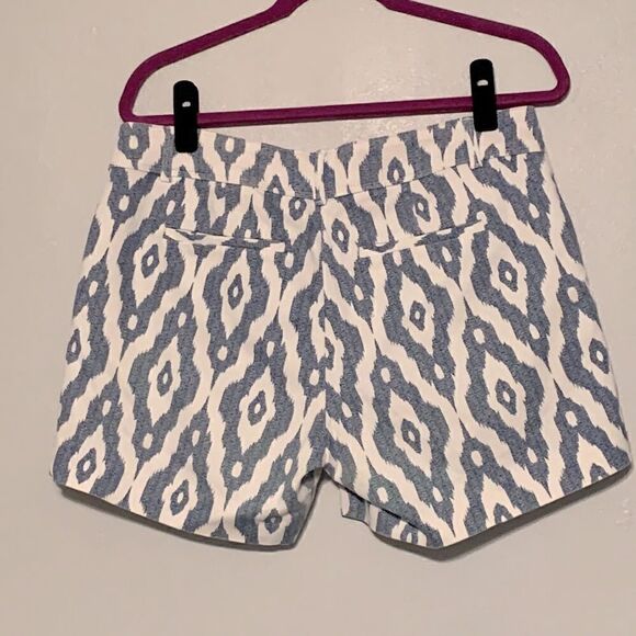 Woman's Shorts Size 10 Isaac Mizrahi Blue White Cotton Blend Stretch Preppy - Picture 2 of 7